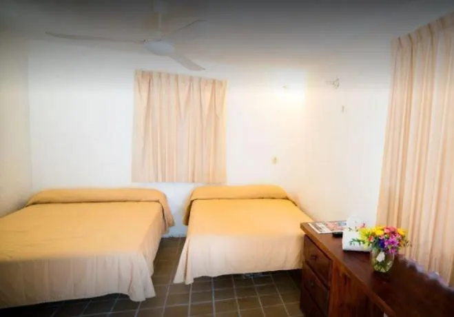 Mario Candelario Hotel 2*